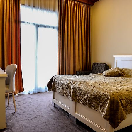 East Legend Hotel Баку Екстериор снимка