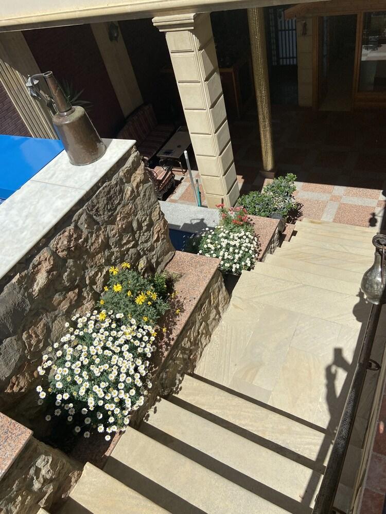 East Legend Hotel Баку Екстериор снимка