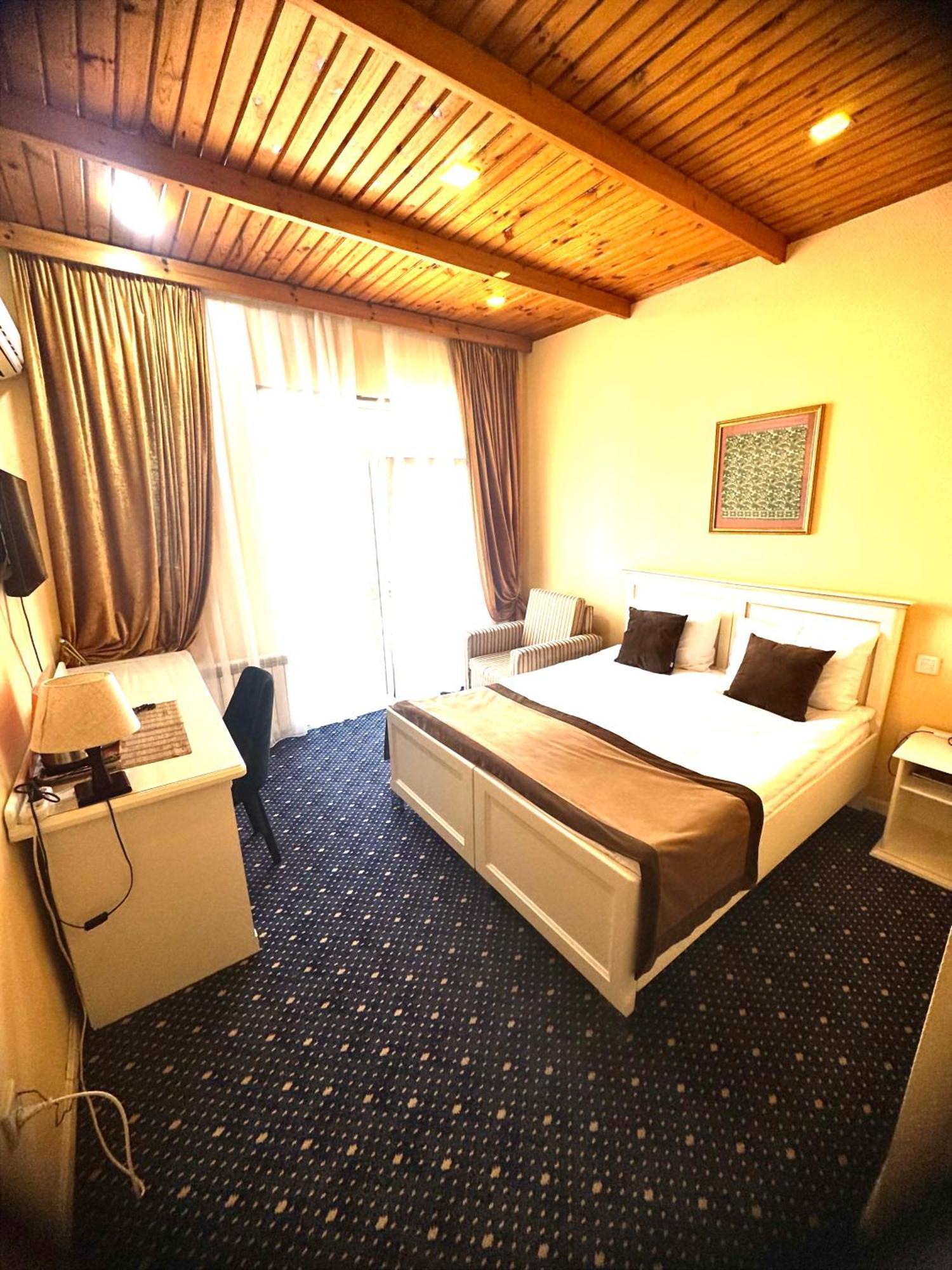 East Legend Hotel Баку Екстериор снимка