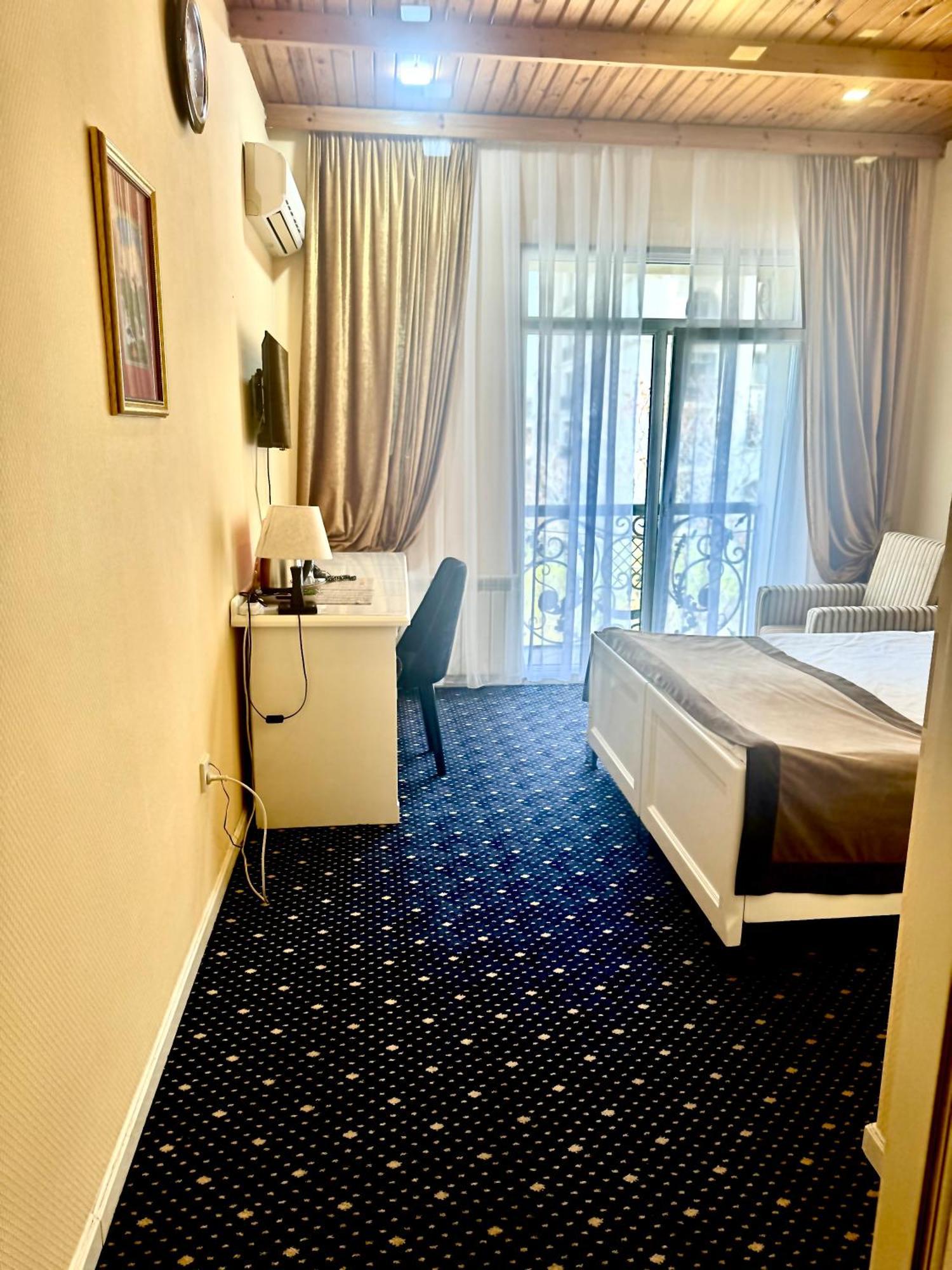 East Legend Hotel Баку Екстериор снимка