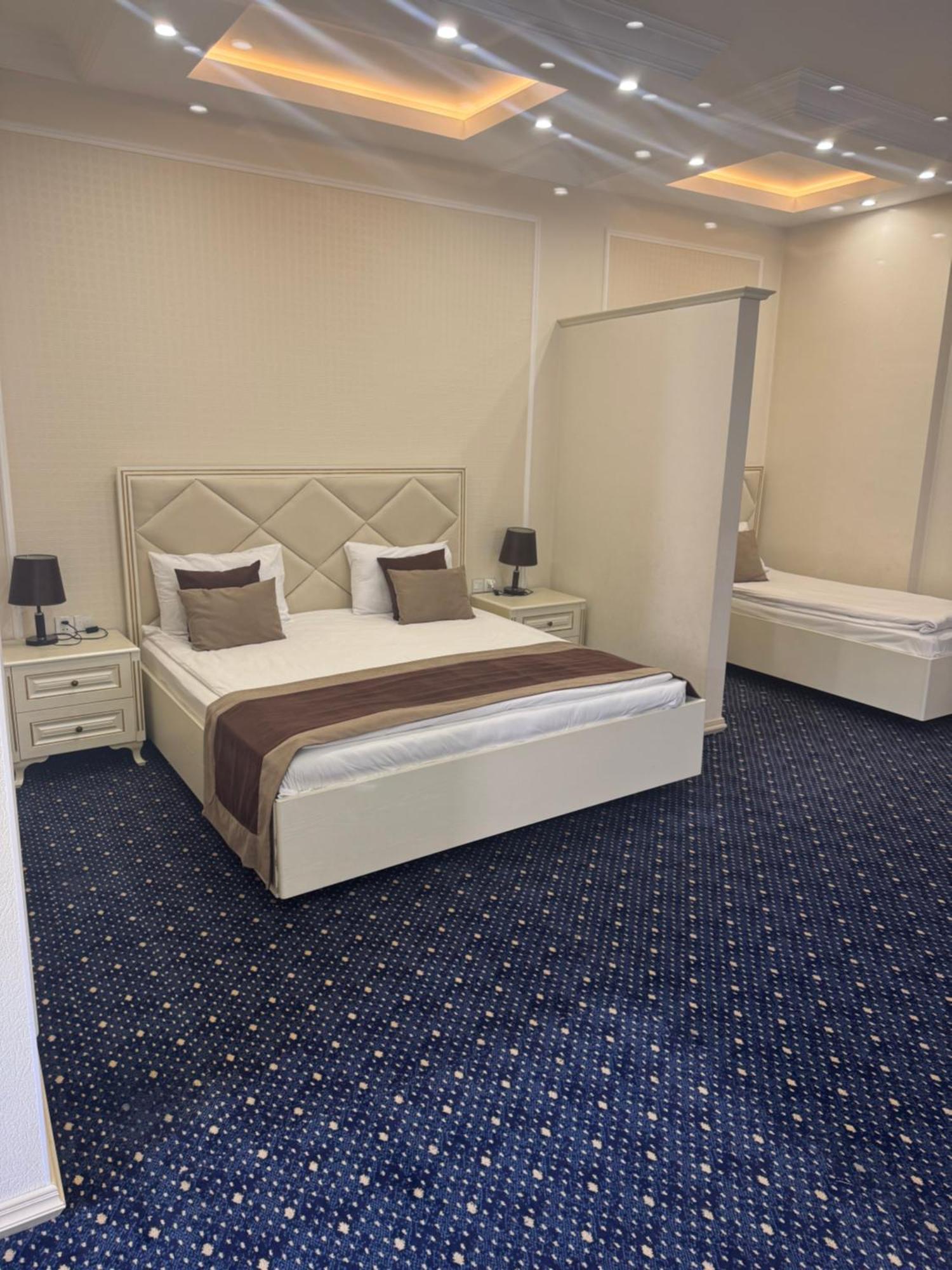 East Legend Hotel Баку Екстериор снимка