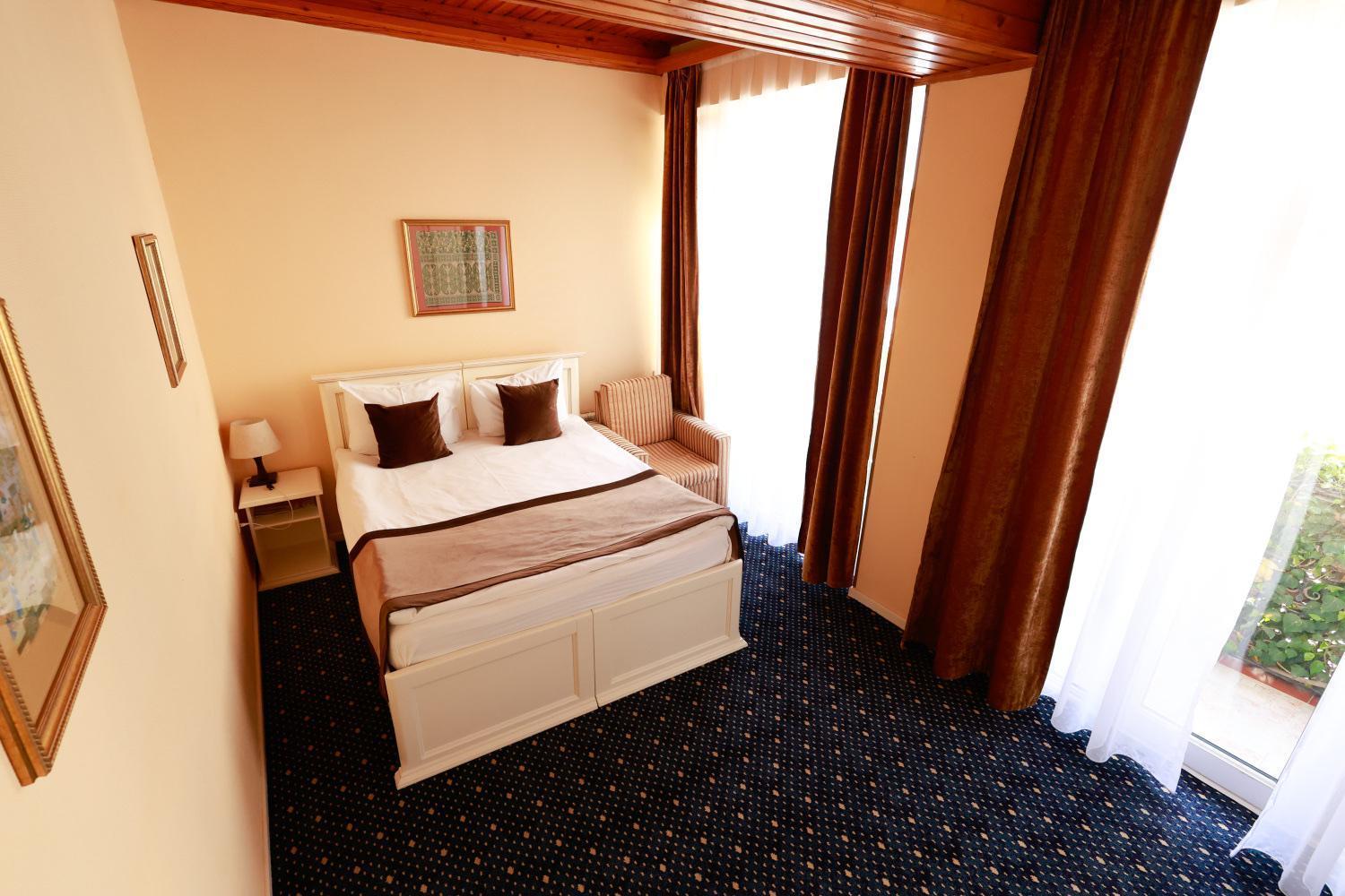 East Legend Hotel Баку Екстериор снимка