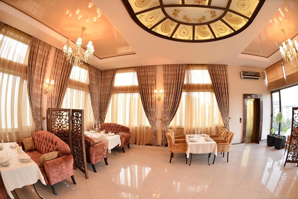 East Legend Hotel Баку Екстериор снимка