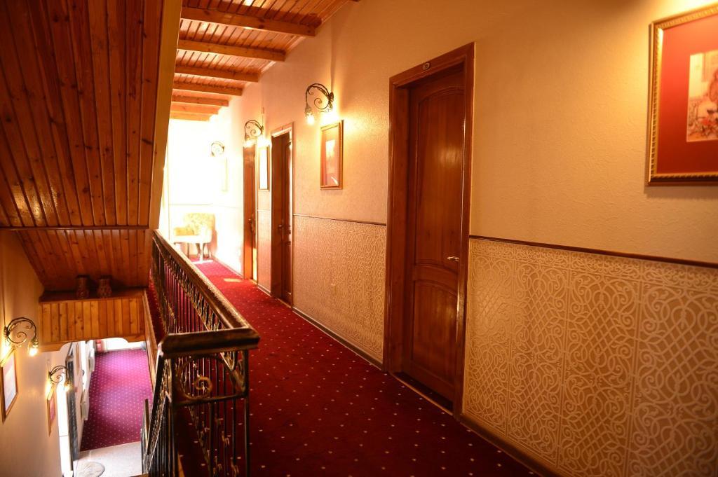 East Legend Hotel Баку Екстериор снимка
