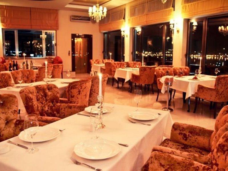 East Legend Hotel Баку Екстериор снимка