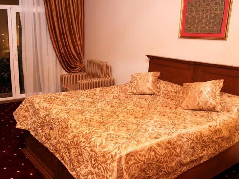 East Legend Hotel Баку Екстериор снимка