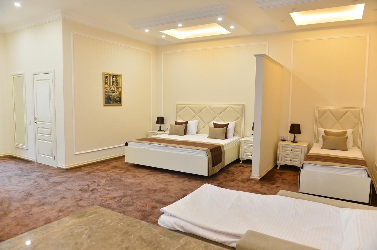 East Legend Hotel Баку Екстериор снимка