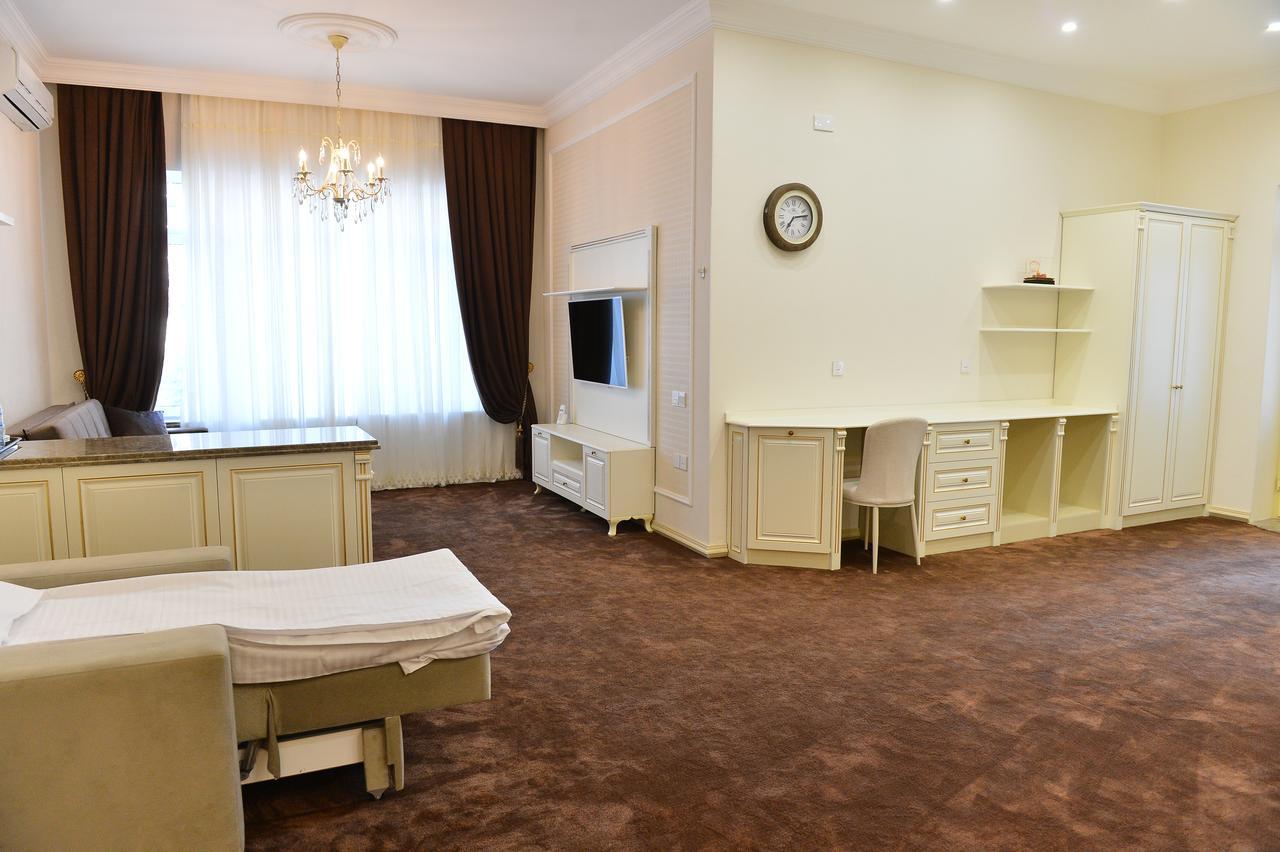East Legend Hotel Баку Екстериор снимка