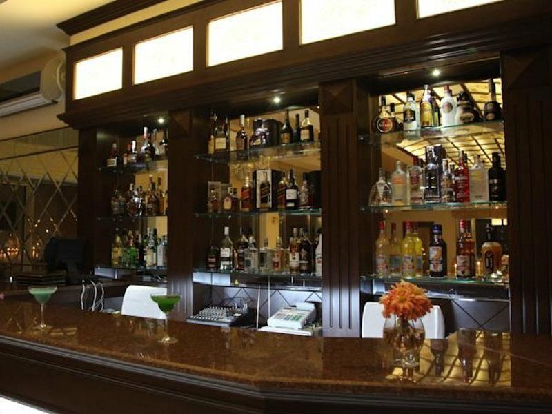 East Legend Hotel Баку Екстериор снимка